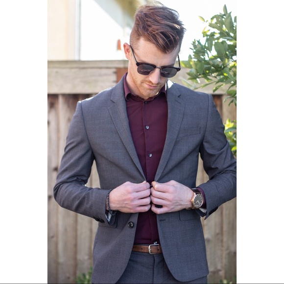 Men’s Suit - Picture 1 of 4